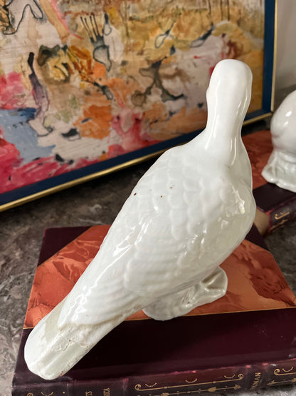 Live 09/29 Historic Estate Pair of Chinese Export White Glazed Porcelain Doves on Rockwork, Late Qing to Republic Period