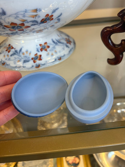 Lovely Wedgwood egg marked Gigi!