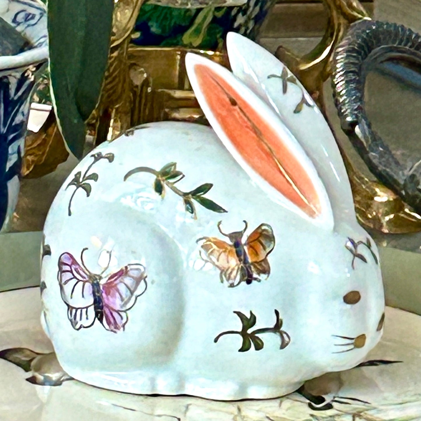 Darling chinoiserie bunny rabbit with butterflies
