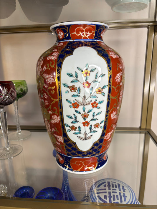 Beautiful Gold Imari 12” vase!