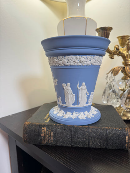 Wedgwood lavender and white beautiful vase urn