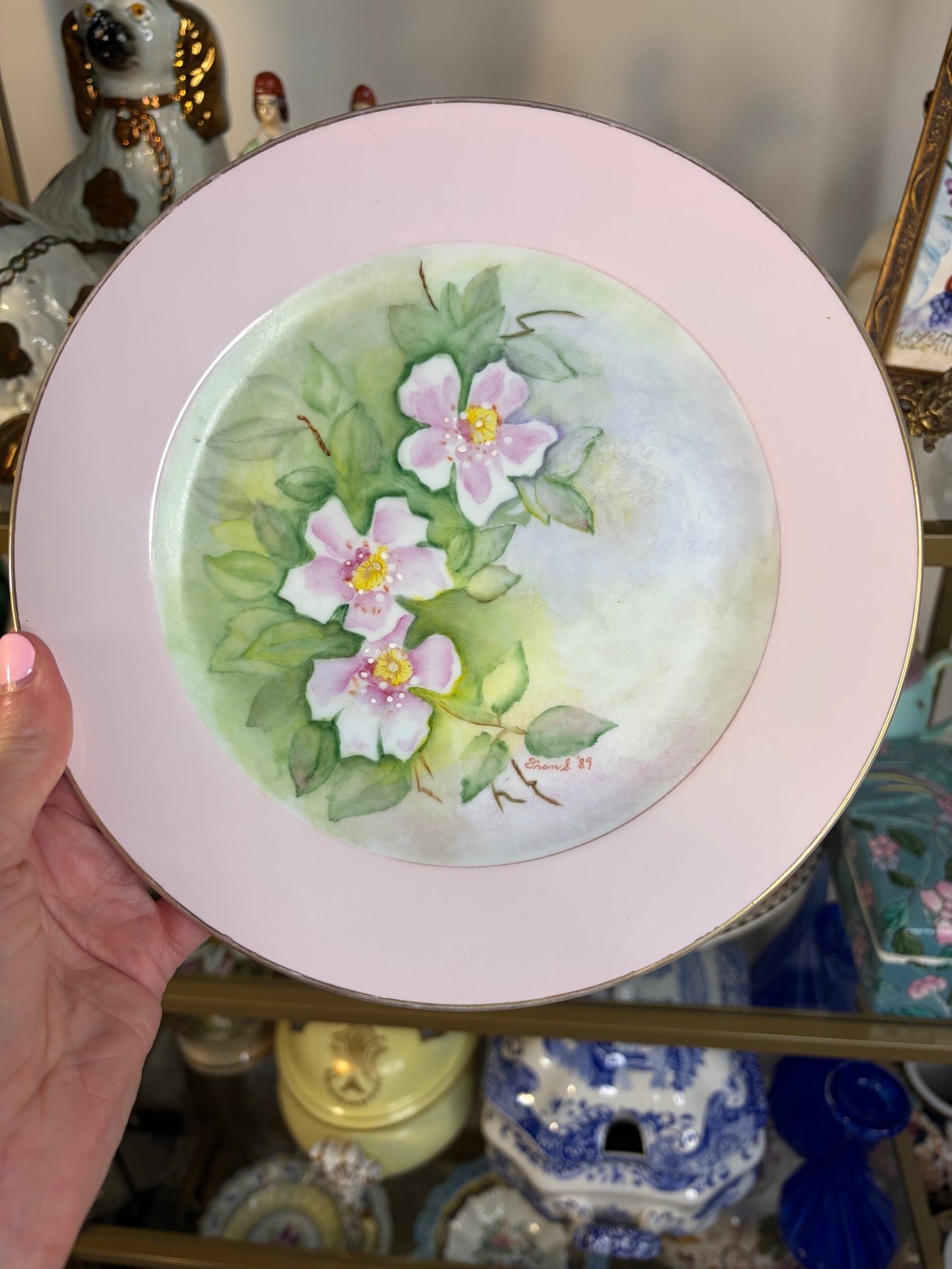 Lovely handpainted 1989 floral plate!