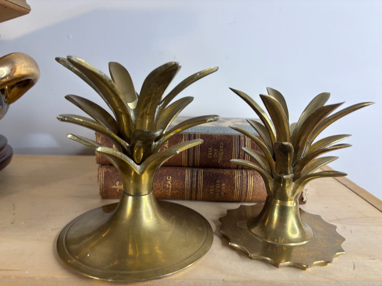 Beautiful Hollywood Regency style brass pineapple candleholders pair!