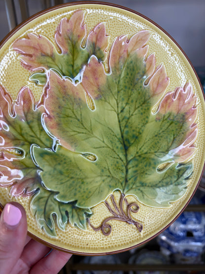 Majolica set of 4 leaf plates!