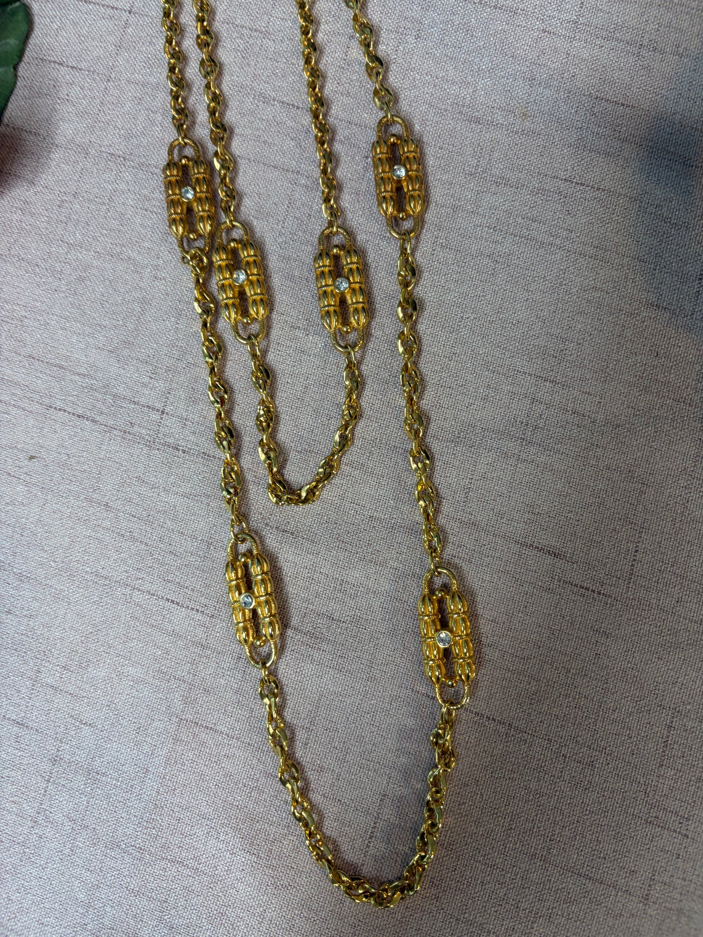 Gorgeous Jacqueline Kennedy paper link style gold necklace!