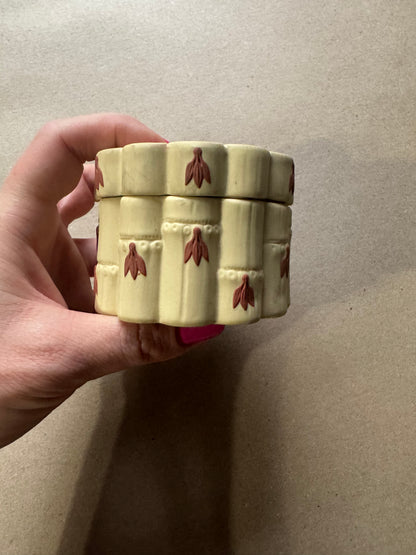 Primrose terracotta Wedgwood bamboo lidded box 2.5”