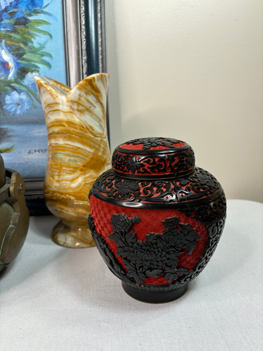 Beautiful Chinese Red and Black Cinnabar Ginger Jar!