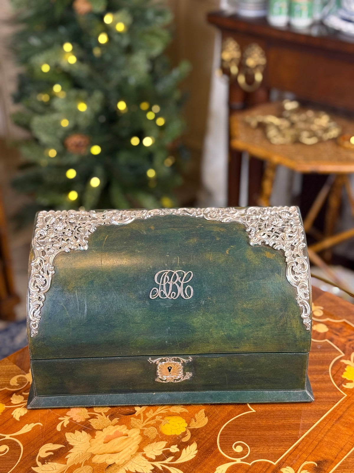 Antique William Comyns Green Leather Stationery Box with Sterling Silver Mounts | London 1901 | DA4609
