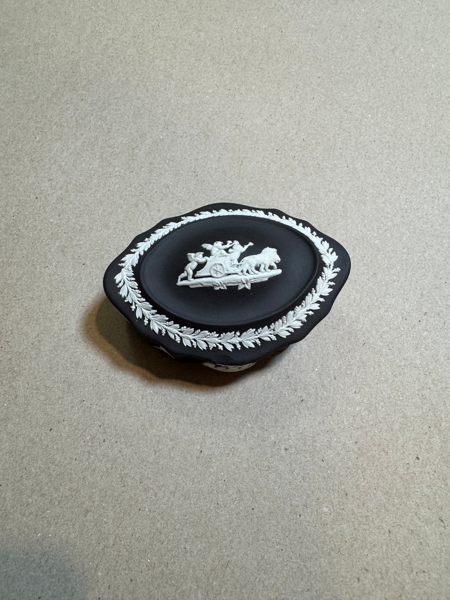 Black bassalt Wedgewood lidded oval box
