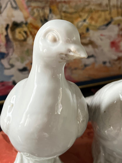 Live 09/29 Historic Estate Pair of Chinese Export White Glazed Porcelain Doves on Rockwork, Late Qing to Republic Period