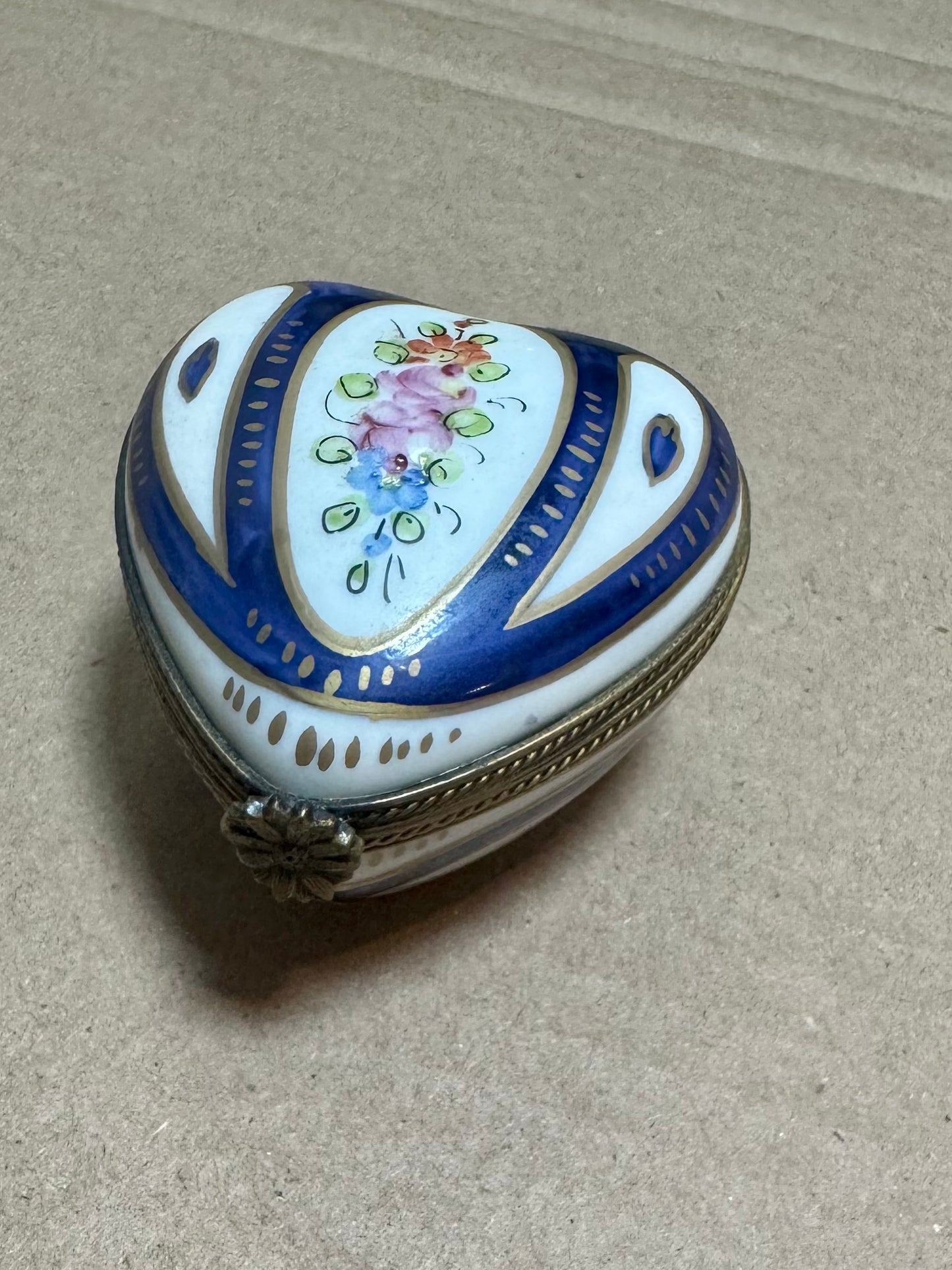 Authentic Limoges Hand-Painted Heart Trinket Box 🇫🇷 2x1.5”