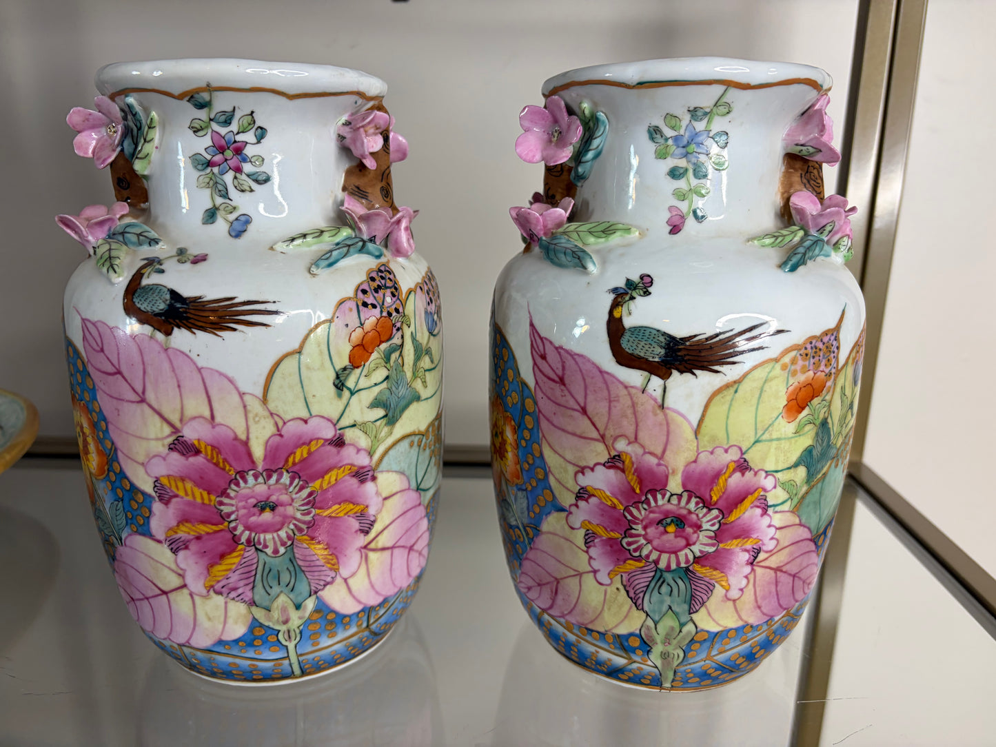 Stunning Tobacco Leaf vases pair with raised flowers! As is!