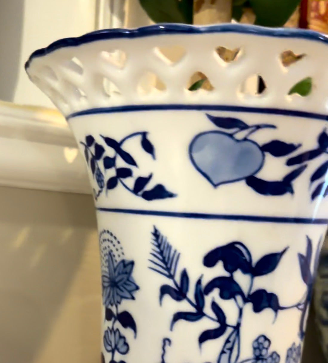 Vivid vintage blue and white blue onion chinoiserie vase 8 in