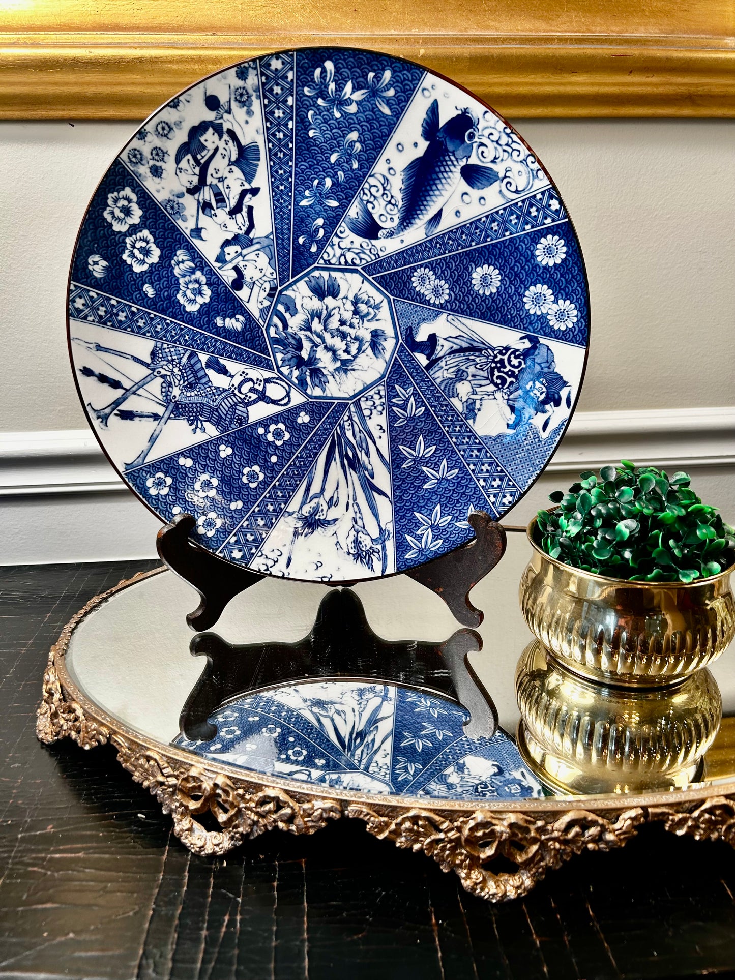 Striking cobalt blue and white chinoiserie round platter