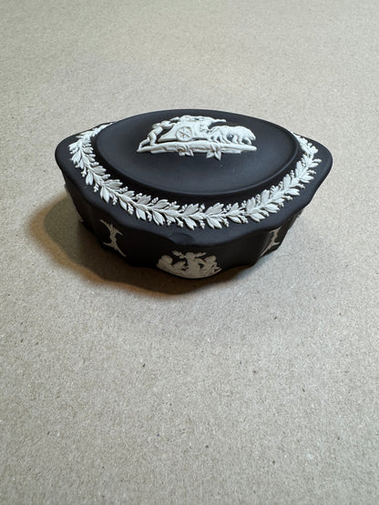 Black bassalt Wedgewood lidded oval box
