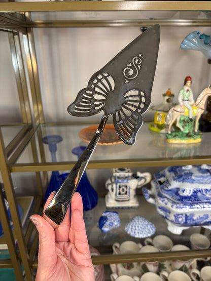Lovely silverplated pie server with butterfly design!