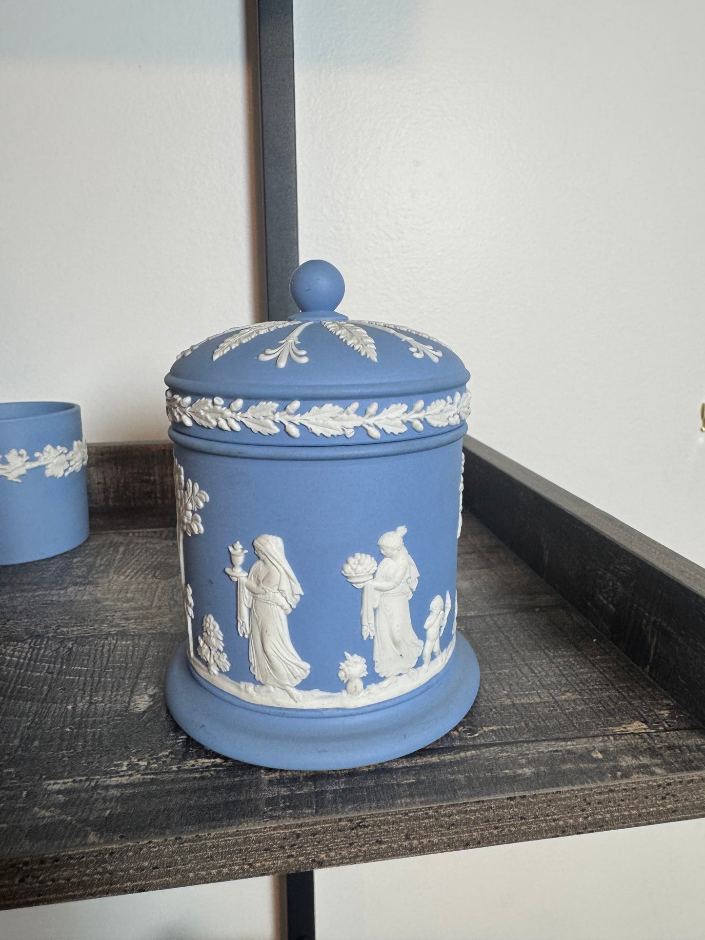 Light blue Wedgewood tobacco leaf lidded jar, 4 1/2 tall ￼