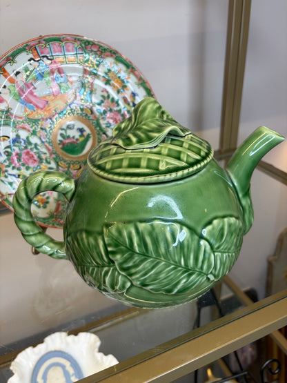 Bordallo green teapot with raised leaf lid!