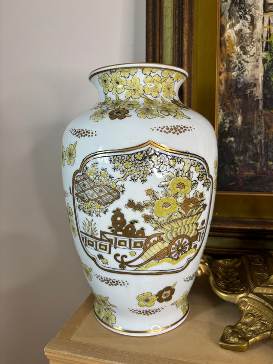 Beautiful Gold Imari 12” vase!