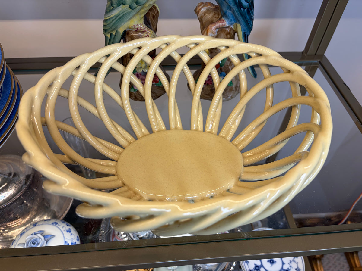 Buttery yellow lattice bowl!