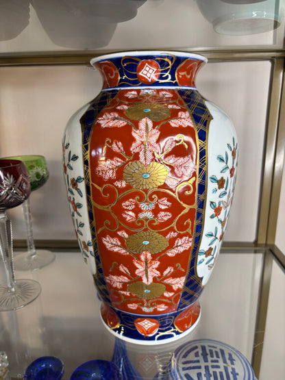 Beautiful Gold Imari 12” vase!
