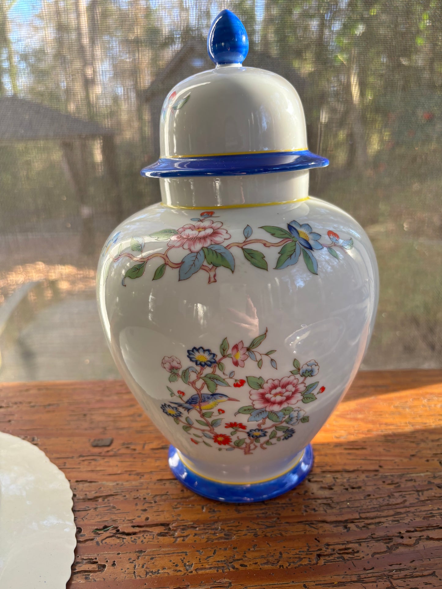 Chinoiserie floral lidded ginger jar with bird!