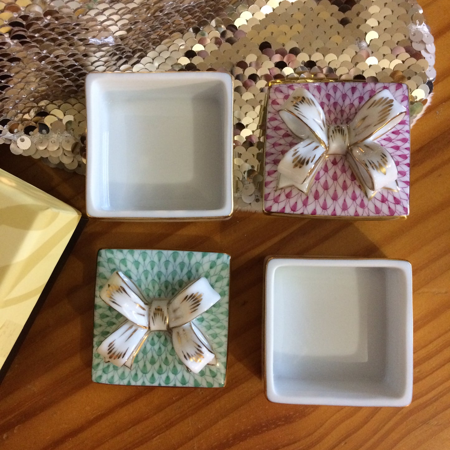 Herend Fishnet hand-painted porcelain with 24K gold: Box with Bow - 2” L × 1.75” H,