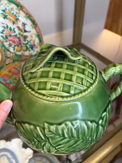 Bordallo green teapot with raised leaf lid!