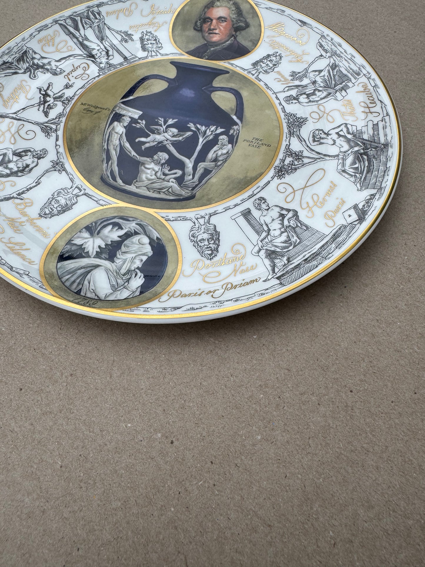 Collectible Wedgewood historic year plate 2002 Portland base 1789
