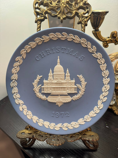 Wedgwood lavender Christmas plate 1972 St Paul Cathedral