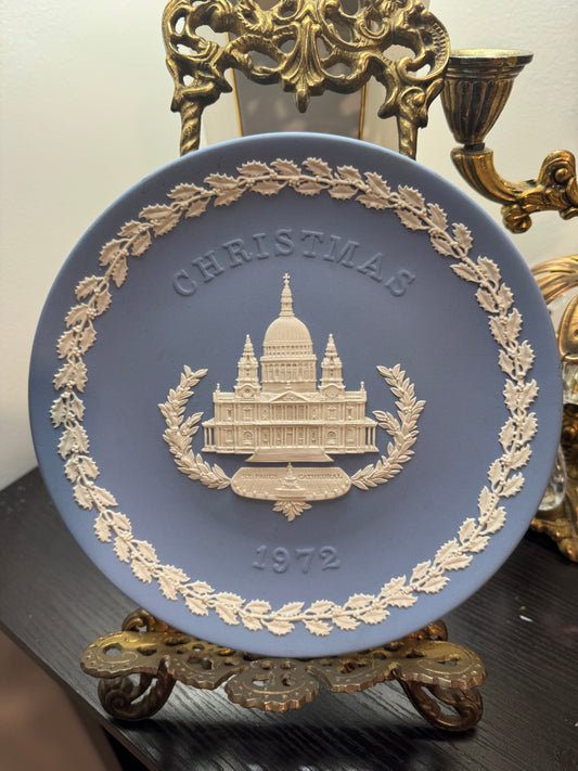 Wedgwood lavender Christmas plate 1972 St Paul Cathedral