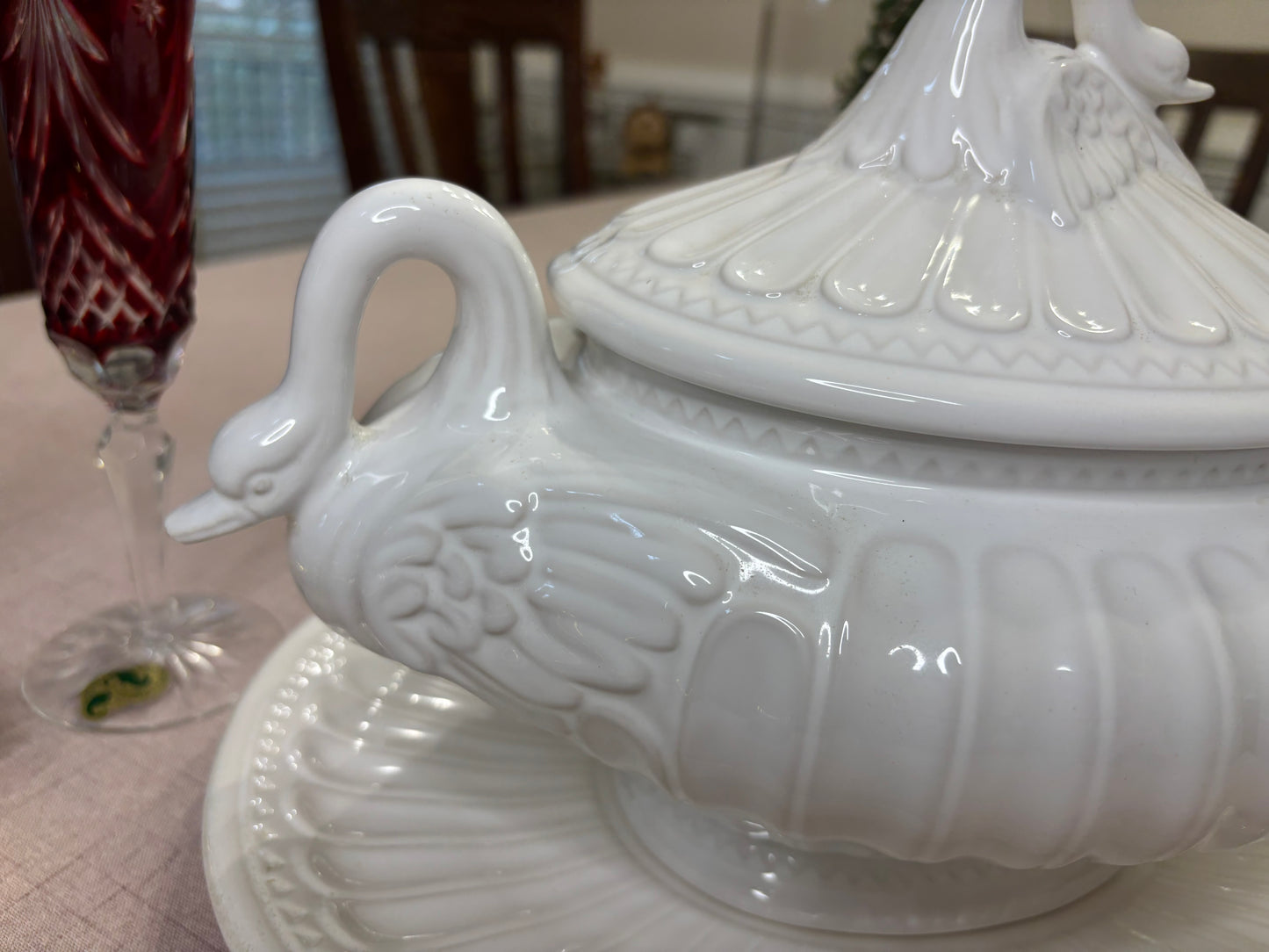 Beautiful swan tureen with under plate!