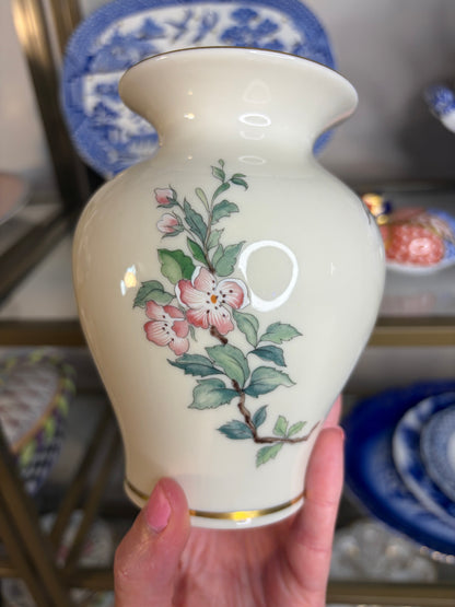 Lovely Lenox Serenade bird vase!