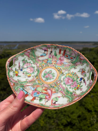 Antique Famille Rose Medallion shallow dish!