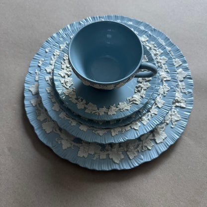 Set of 5 Queensware Wedgwood dining set plates and tea set