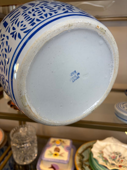 Beautiful vintage Double Happiness lidded ginger jar!