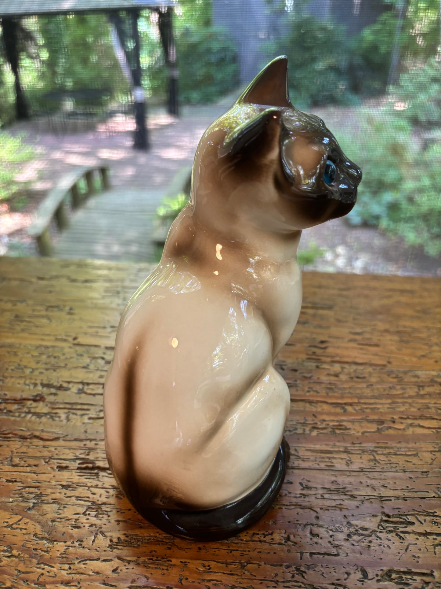 Sweetest Siamese cat figurine with blue eyes!