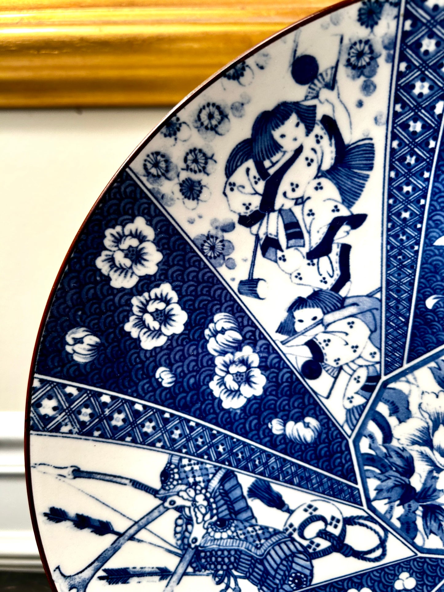 Striking cobalt blue and white chinoiserie round platter