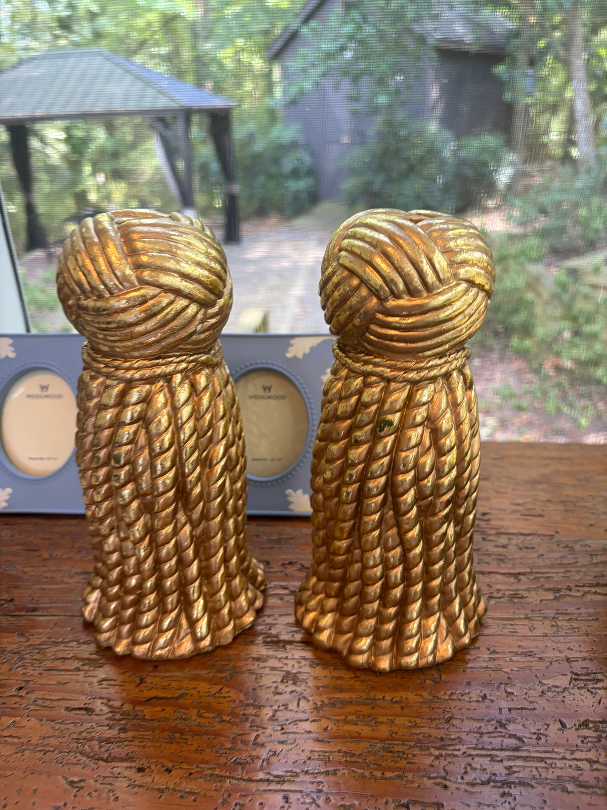 Beautiful tassel design candleholders pair!