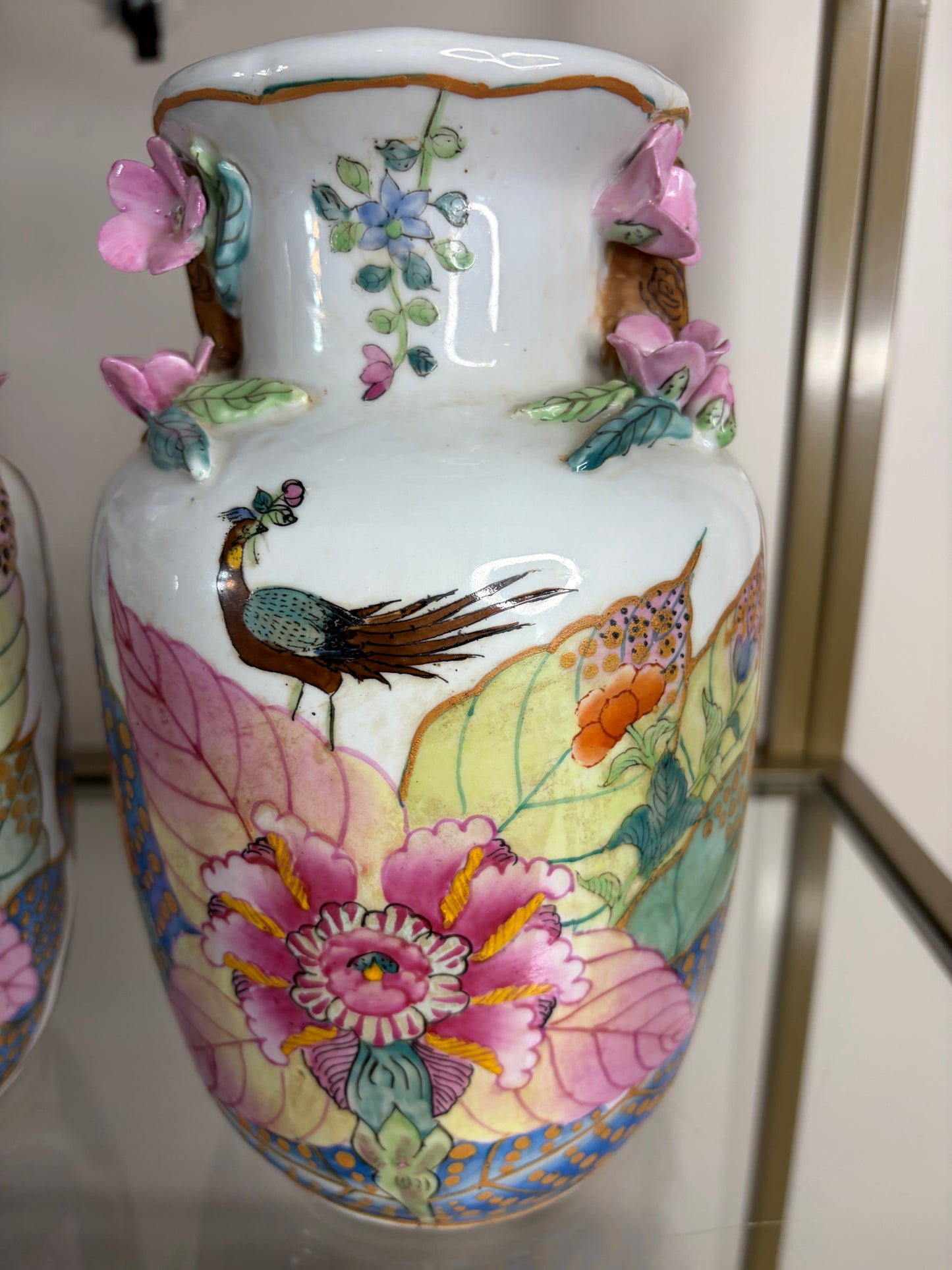 Stunning Tobacco Leaf vases pair with raised flowers! As is!