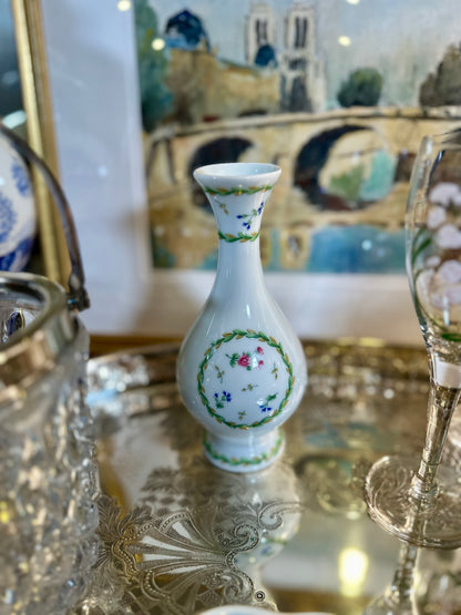 Bernardaud Limoges Floral Porcelain “Poe” Bud Vase – France, 7”