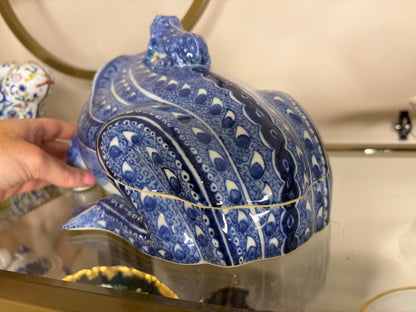 Stunning export lidded frog with mini frog!