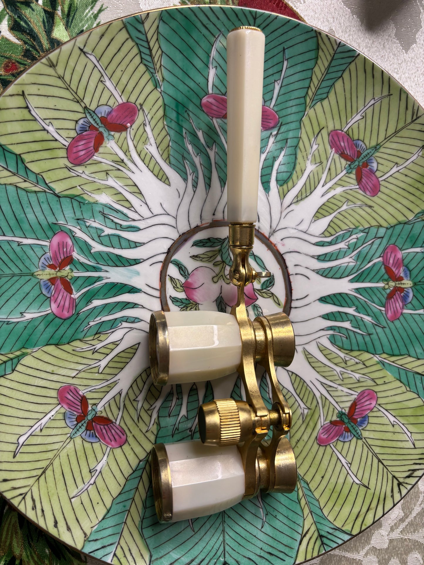 Beautiful Milana Optics Opera glasses with handle!