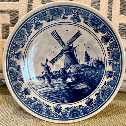 Delightful Delft windmill hand painted vintage blue and white plate 6 d