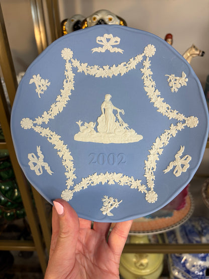 Collectible Wedgwood plate with bow and swag designs!