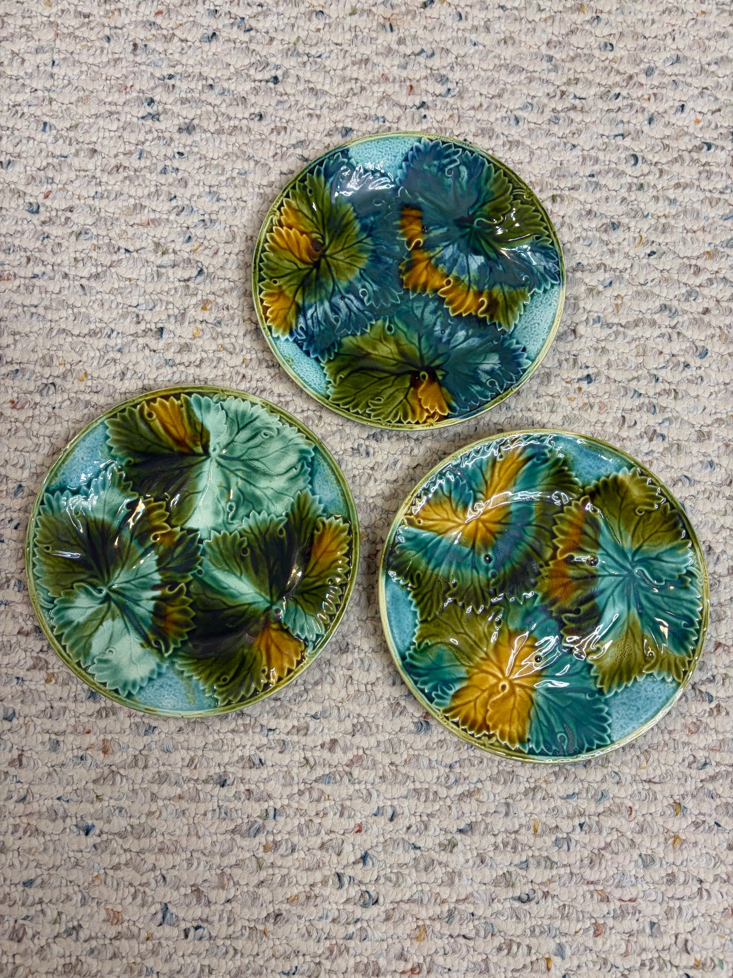 Gorgeous majolica leaf plates set of 3!