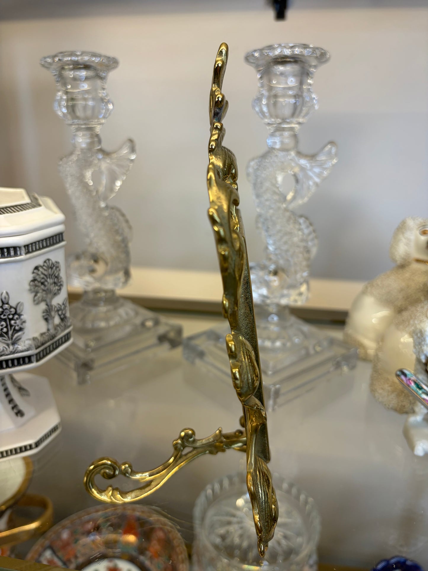 Lovely Virginia Metalcrafters ornate brass picture stand!