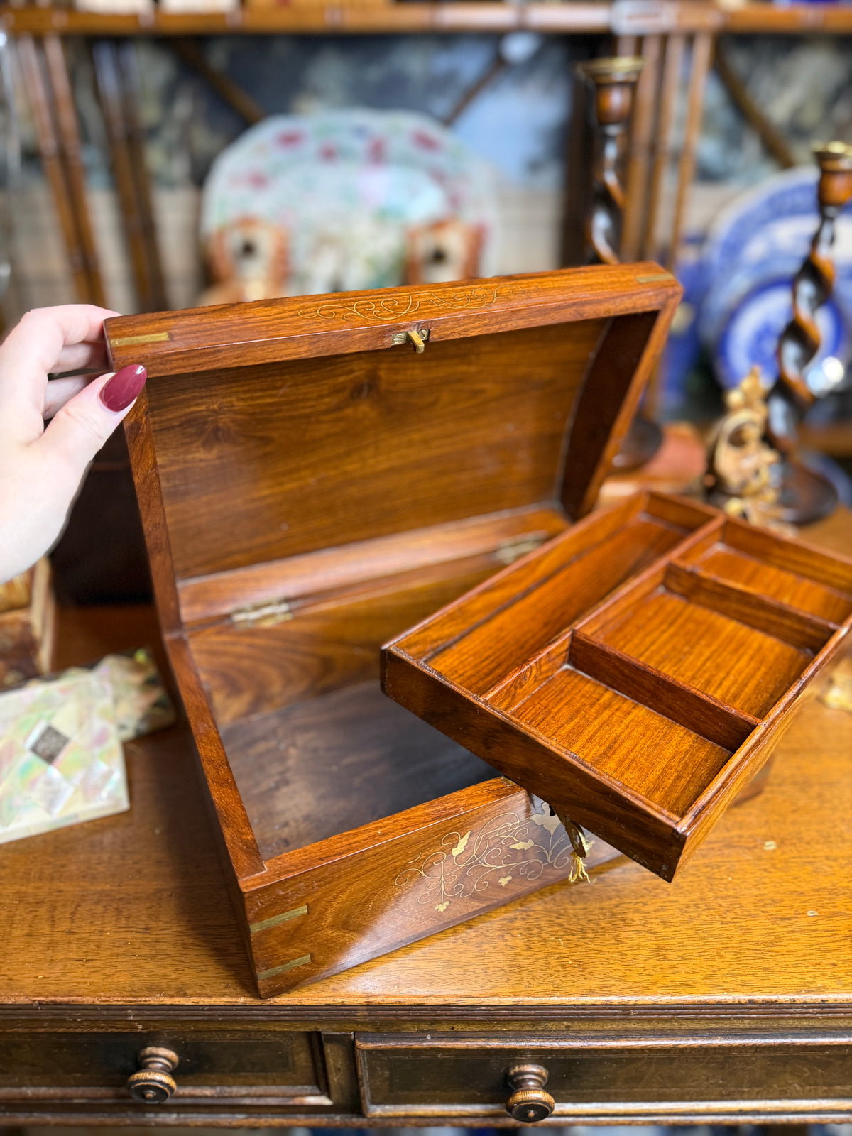 Antique English Brass Inlaid Oak Jewelry & Desk Box with Removable Fitted Tray & Key, c. 1890–1910 – 12”W