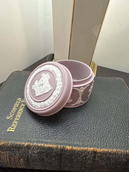 Wedgwood lilac round trinket box