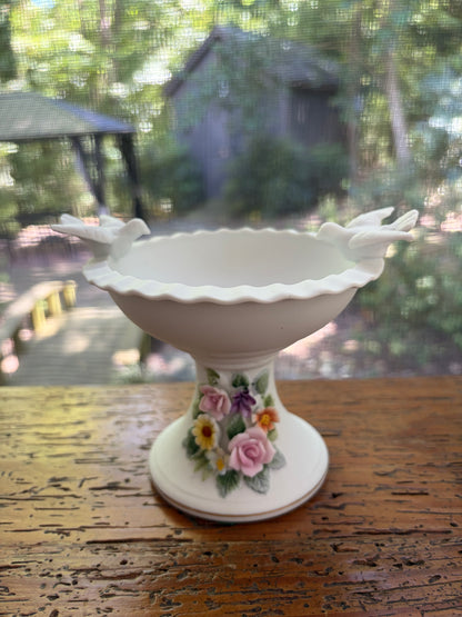 Lovely Lefton porcelain bird bath with flowers!
